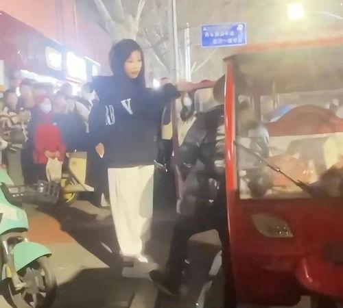 吃瓜网红阿姨视频,揭秘娱乐圈幕后故事