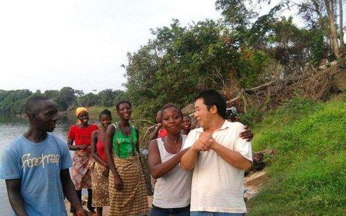 怒江傈僳族小伙吃瓜网,揭秘当地特色美食文化