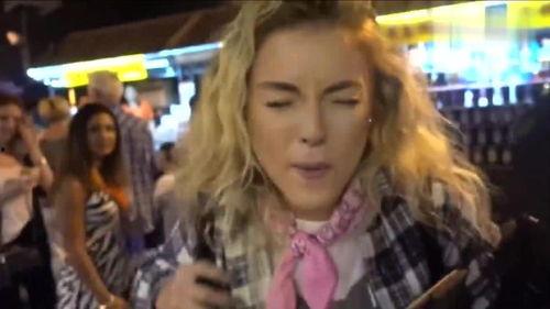 吃拉瓜的视频女生网红,美味与搞笑并存