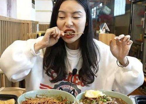 吃拉瓜的视频女生网红,美味与搞笑并存
