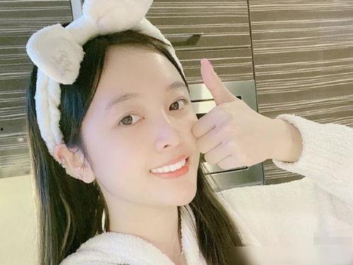 戴着发带的吃瓜网红,吃瓜网红魅力四射