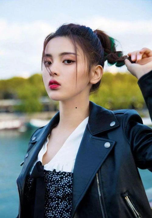 韩网吃瓜斯文班长,吃瓜斯文班长，揭秘校园风云人物背后的故事