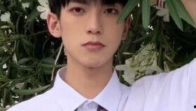 抖音精神小伙男网红吃瓜