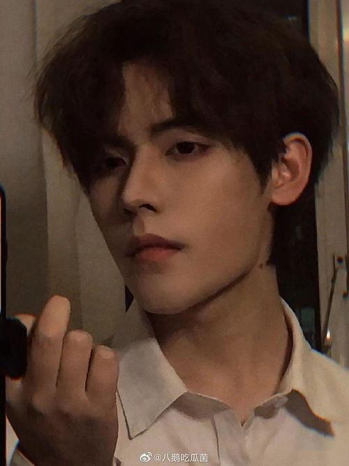 网红帅哥吃瓜图片高清视频,高清视频揭秘吃瓜瞬间